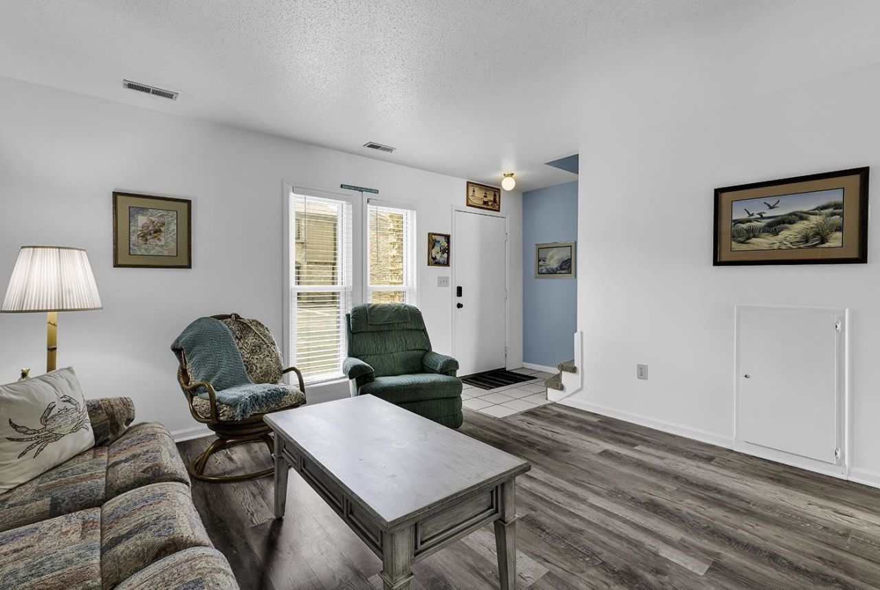 405 N Hillside Dr.  Photo 5