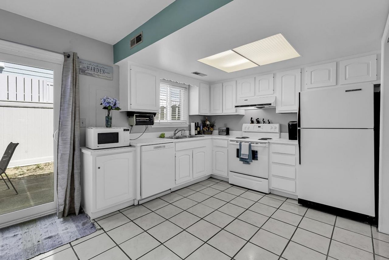 405 N Hillside Dr.  Photo 8