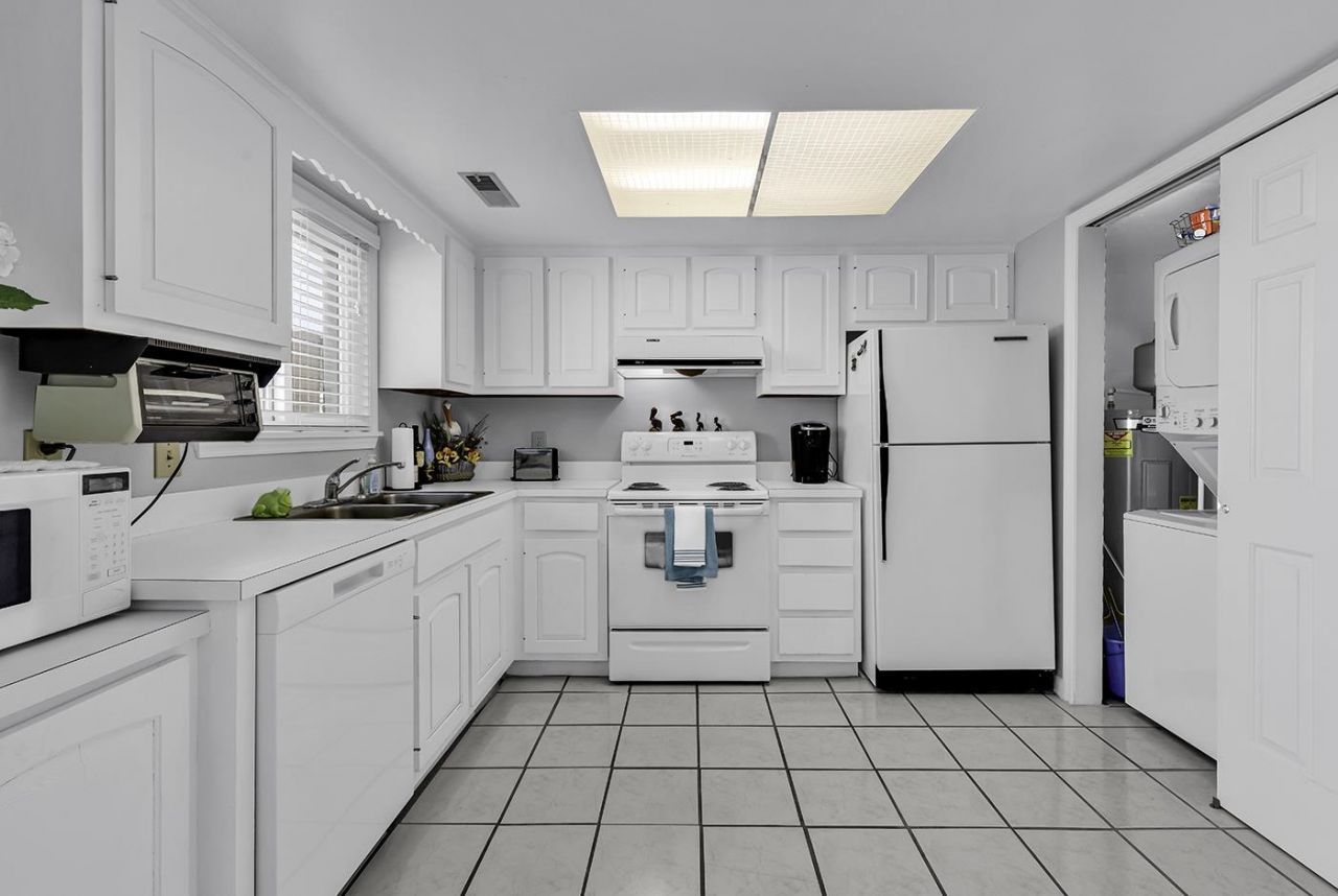 405 N Hillside Dr.  Photo 9