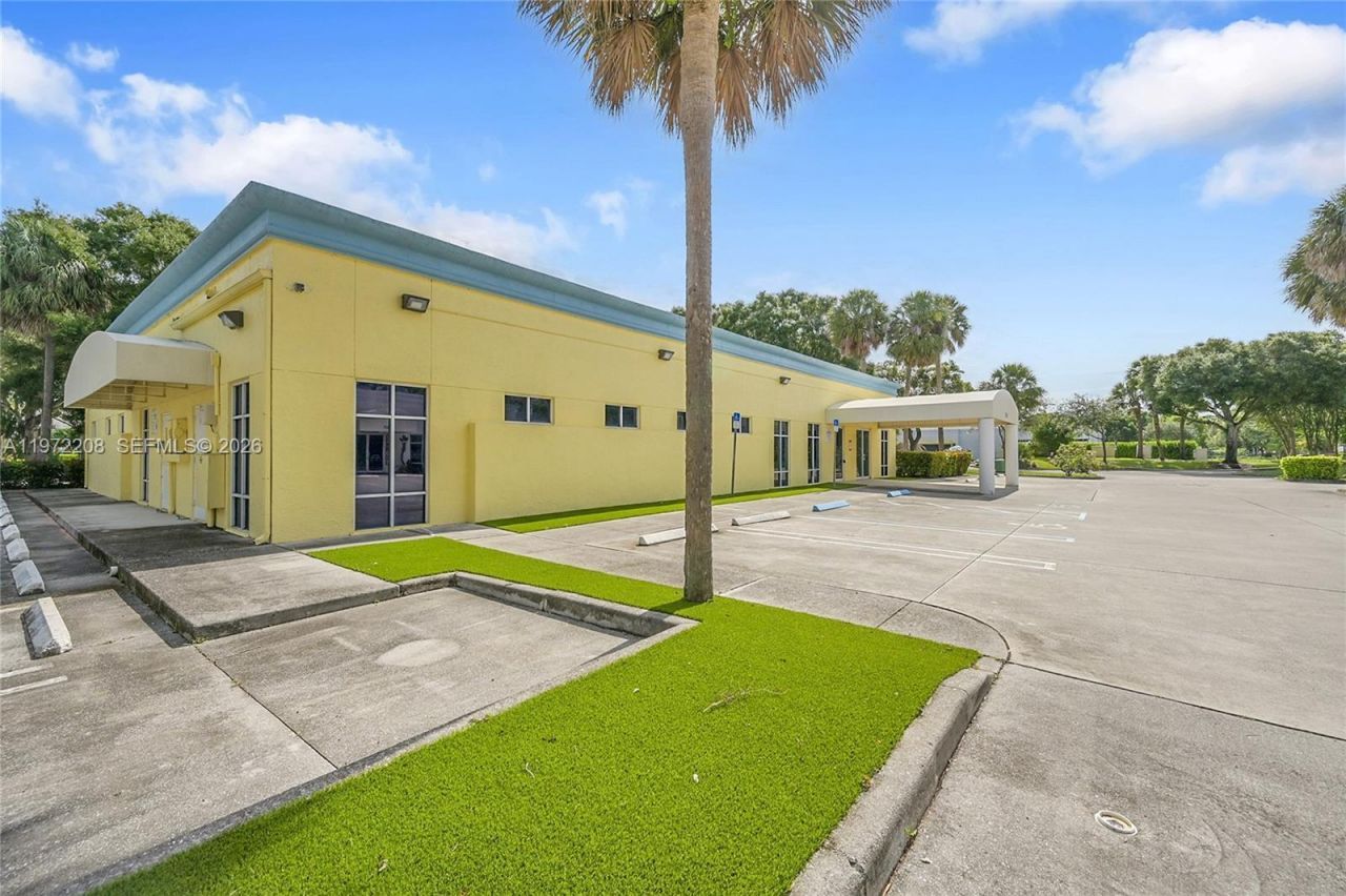 5205 Village Blvd , West Palm Beach, FL 33407 Photo