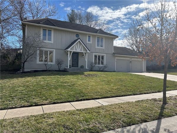 12209 Aberdeen Road, Leawood, KS 66209