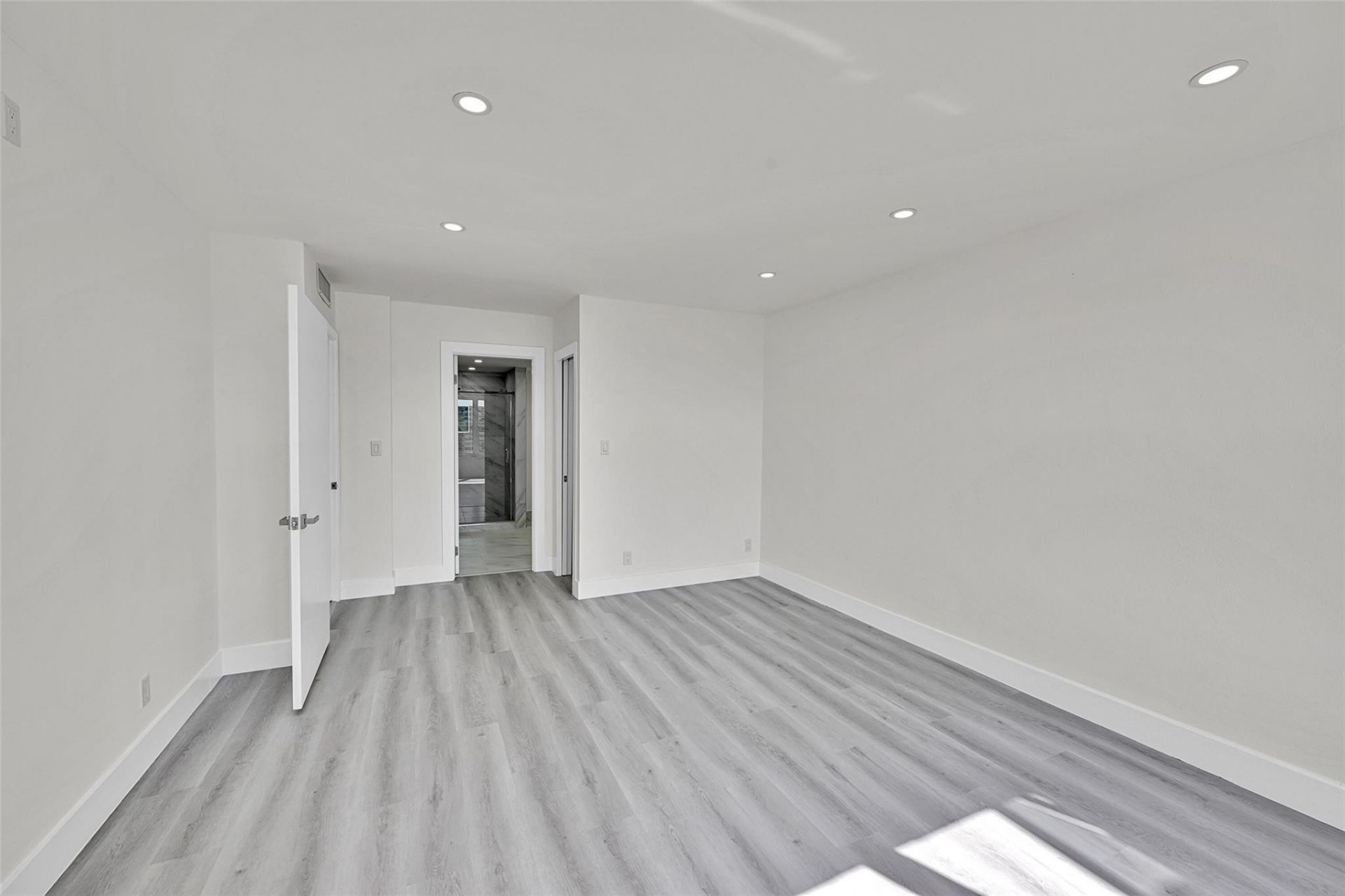 3700 Galt Ocean Drive, Unit 1215, Fort Lauderdale, FL 33308 Photo