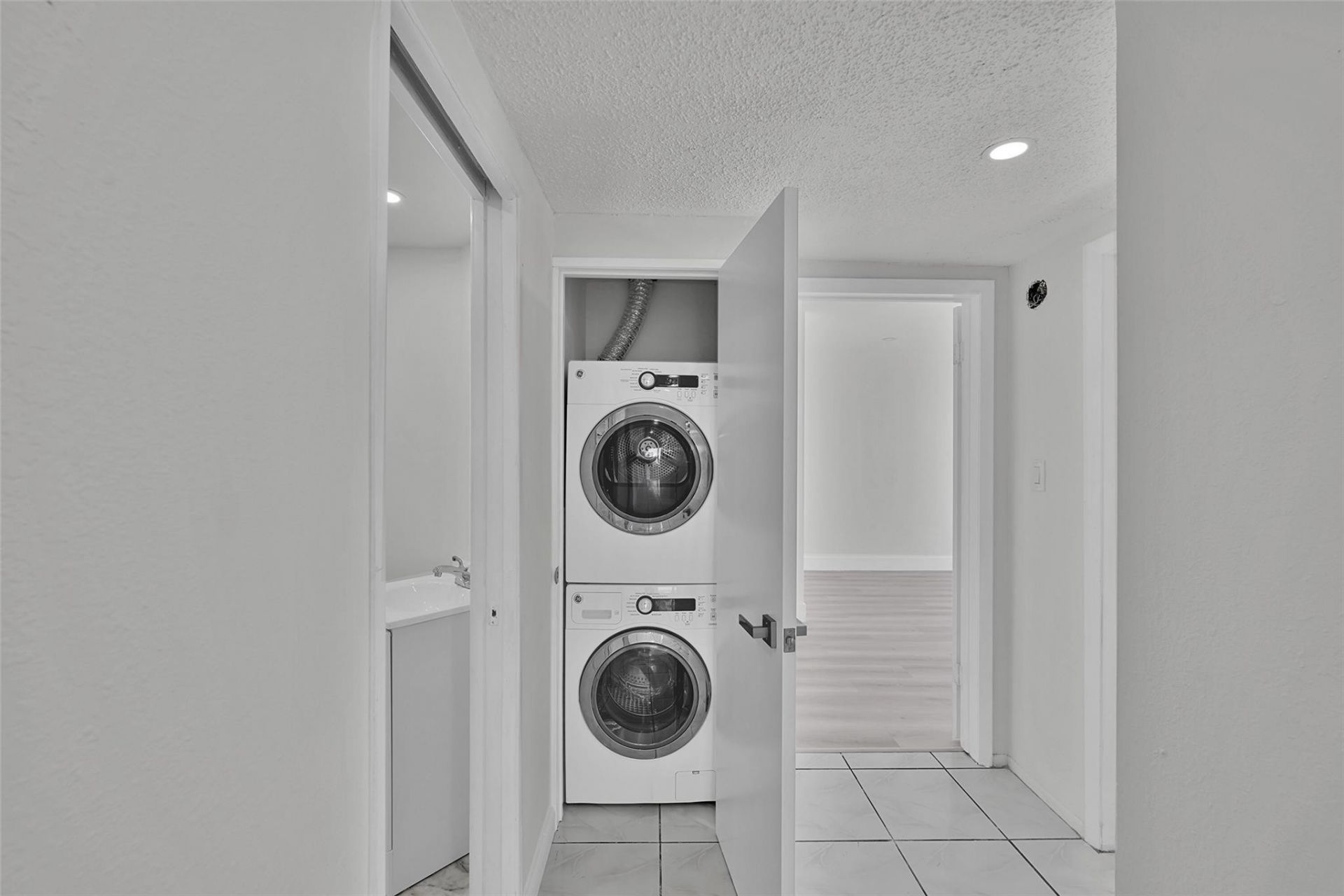 3700 Galt Ocean Drive, Unit 1215, Fort Lauderdale, FL 33308 Photo