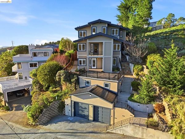 107 107 Dolphine Ave, El Granada, CA 94018