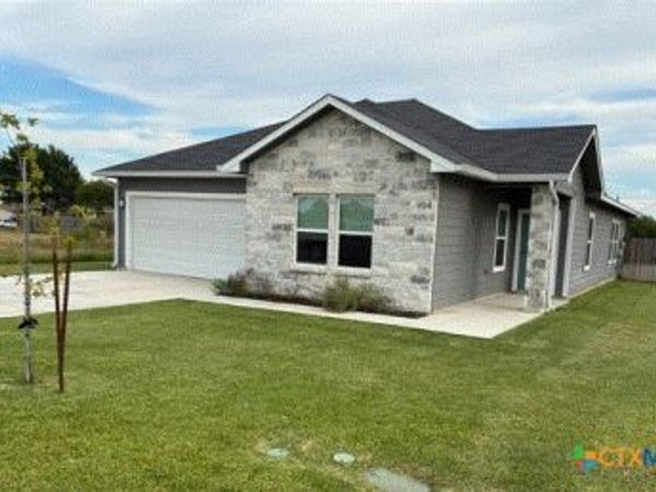 954 E Salty Street , Thorndale, TX 76577