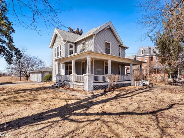 1205 S Iowa Ave, Washington, IA 52353