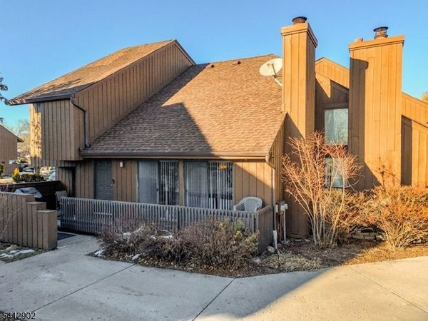 9 Kingsberry Dr, Franklin, NJ 08873