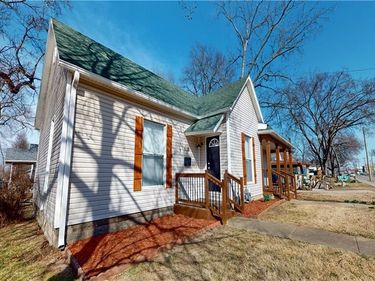 526-528 W Austin Boulevard, Nevada, MO 64772