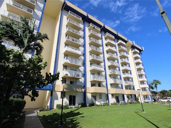 4550 NW 9th St , Unit 305E, Miami, FL 33126