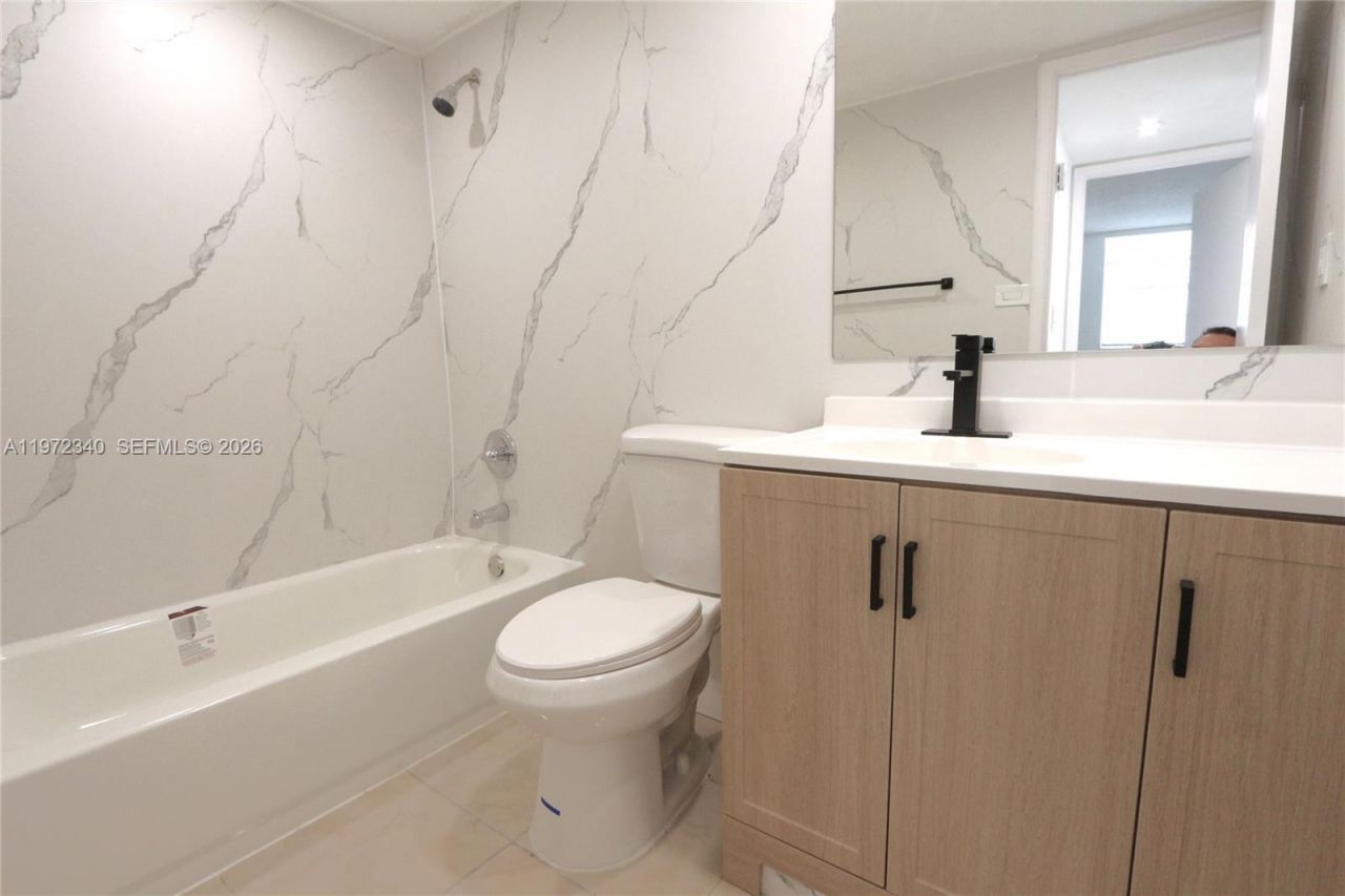 4550 NW 9th St, Unit 305E, Miami, FL 33126 Photo