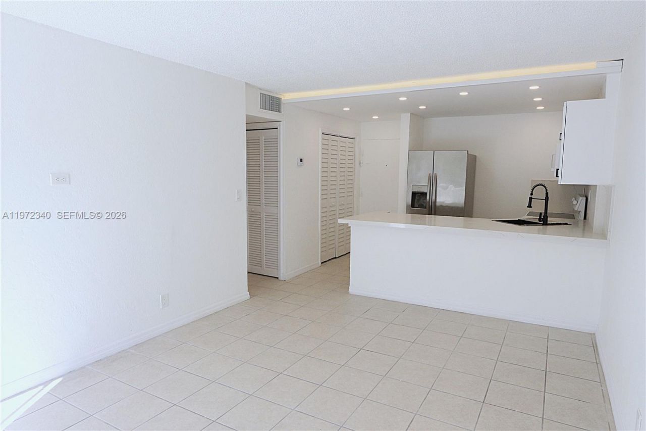 4550 NW 9th St, Unit 305E, Miami, FL 33126 Photo