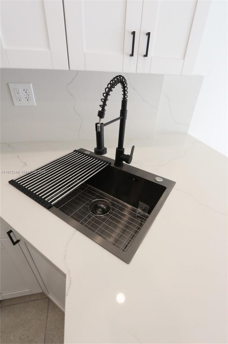 4550 NW 9th St, Unit 305E, Miami, FL 33126 Photo