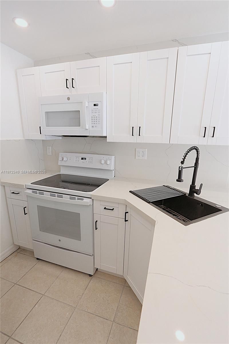 4550 NW 9th St, Unit 305E, Miami, FL 33126 Photo