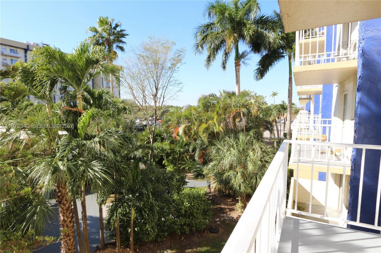 4550 NW 9th St, Unit 305E, Miami, FL 33126 Photo