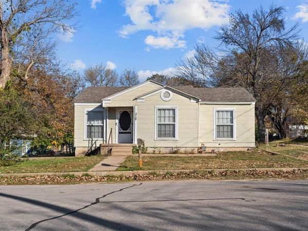 312 W Weatherford Street, Weatherford, TX 76086