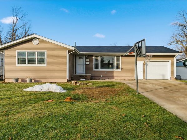 1960 27th Street, Marion, IA 52302