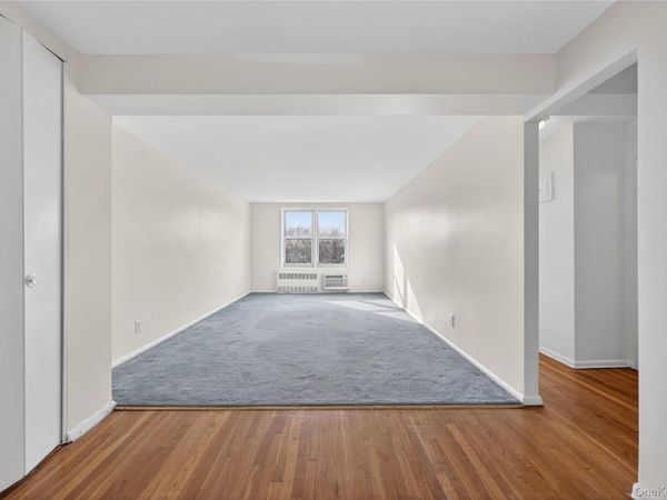 66-10 Thornton Place , Unit 4C, Rego Park, NY 11374