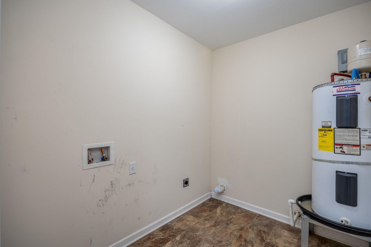 111 Heyblanchwell Lane Photo 12