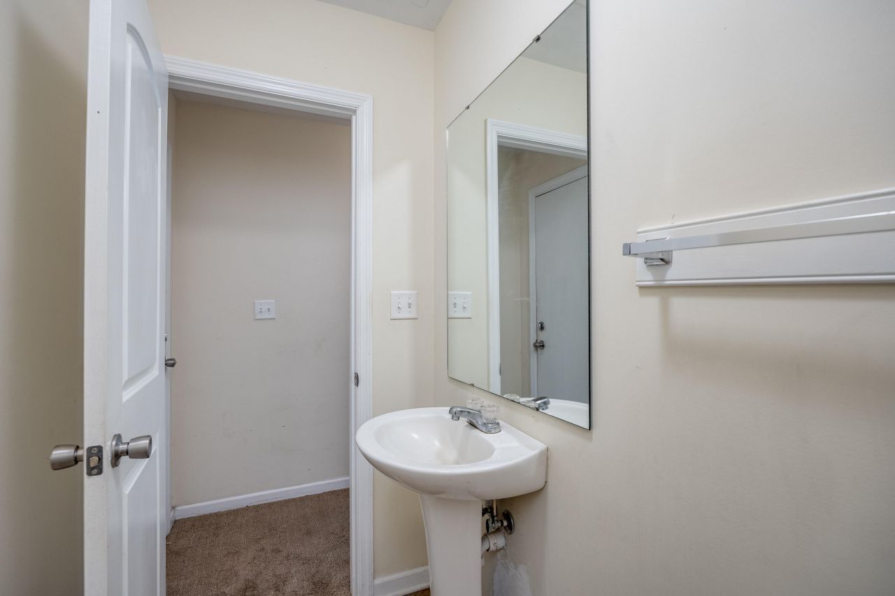 111 Heyblanchwell Lane Photo 14