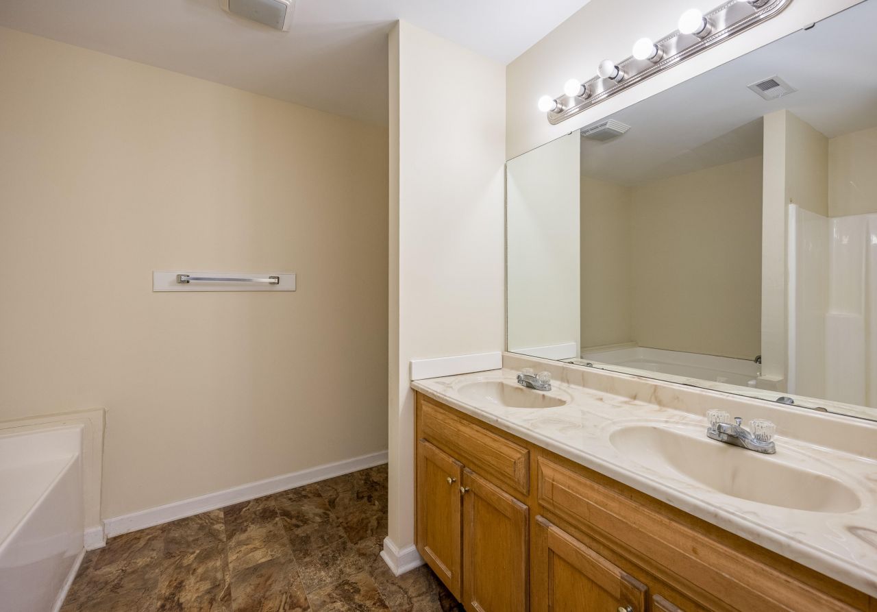 111 Heyblanchwell Lane Photo 21