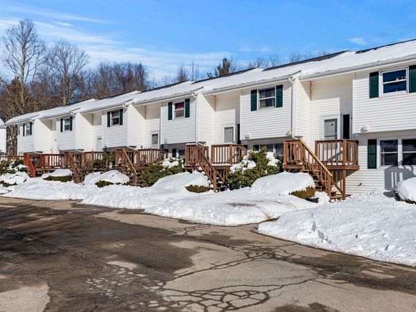 879 Mammoth Road, Unit 6, Manchester, NH 03104