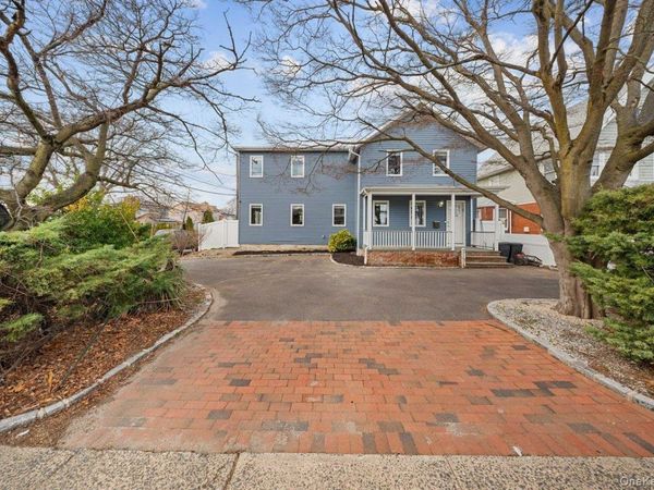 1136 W Broadway , Hewlett, NY 11557