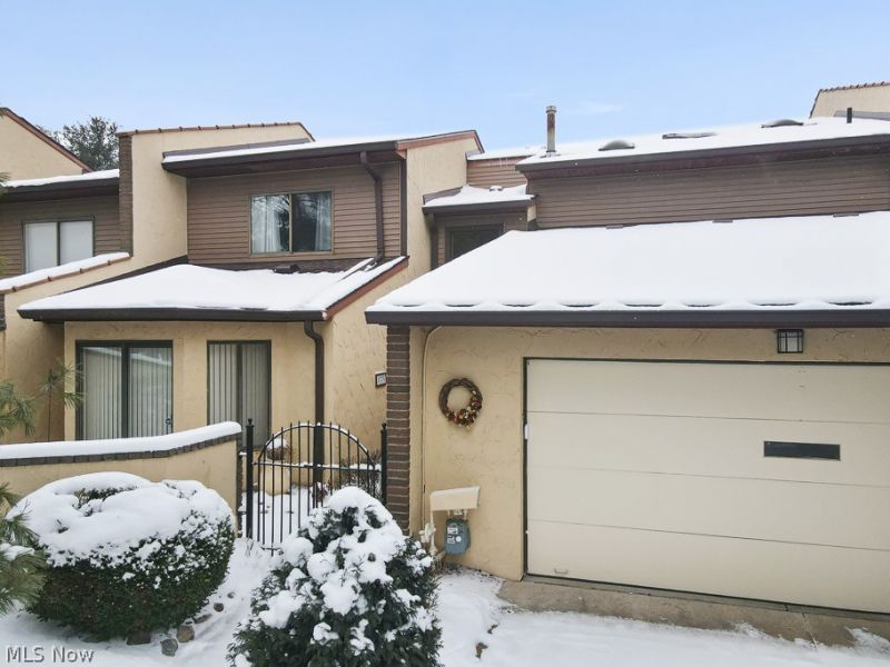 1775 Brookwood Drive, Akron, OH 44313 Photo 2