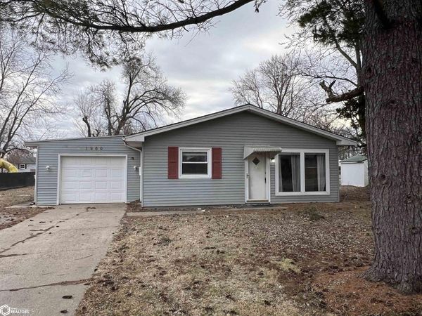 1960 Oakcrest Drive, Hamilton, IL 62341