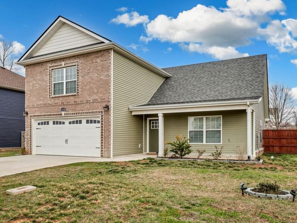 1110 Whitney Dr, Clarksville, TN 37042