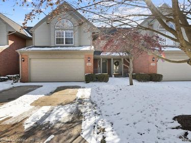 109 Village Place Drive, Chelsea, MI 48118