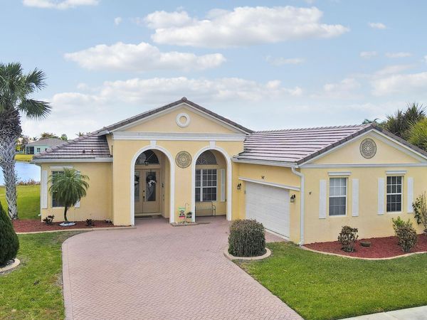 547 SW Lake Manatee Way, Port Saint Lucie, FL 34986