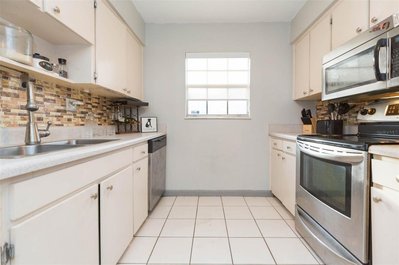 14472 Reuter Strasse Cir, Unit 408, Tampa, FL 33613 Photo