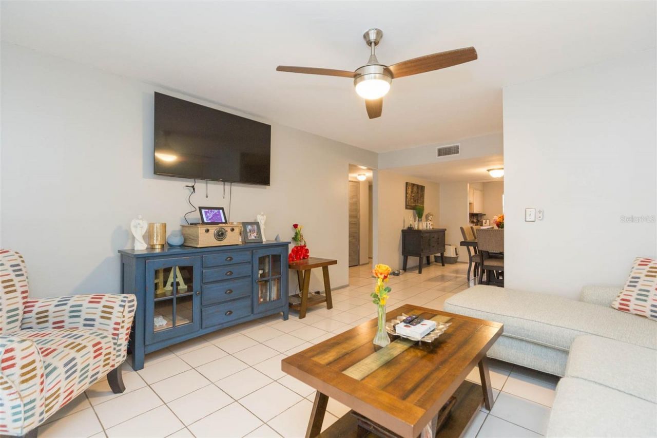 14472 Reuter Strasse Cir, Unit 408, Tampa, FL 33613 Photo