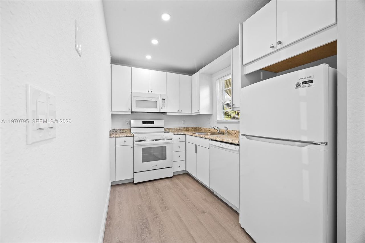 4990 E Sabal Palm Blvd, Unit 202, Tamarac, FL 33319 Photo