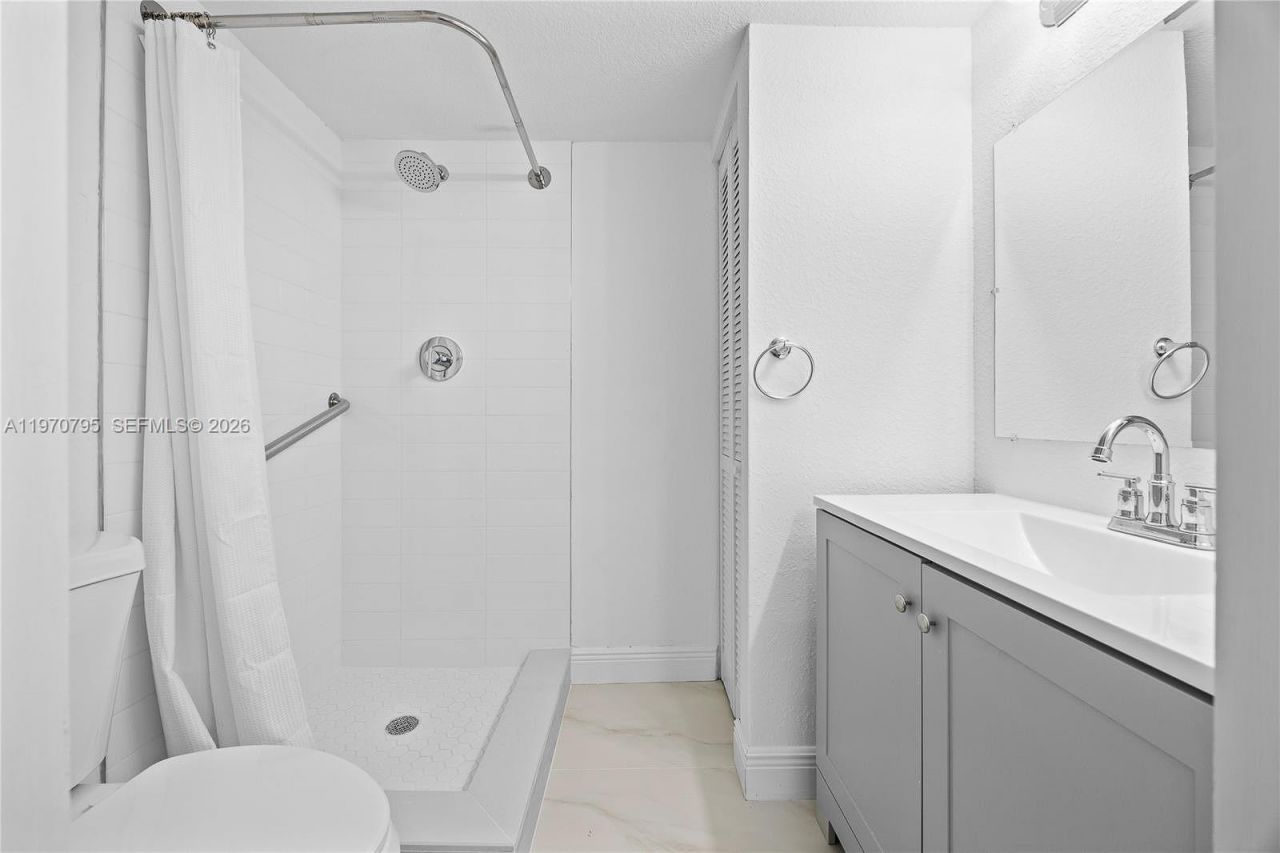 4990 E Sabal Palm Blvd, Unit 202, Tamarac, FL 33319 Photo