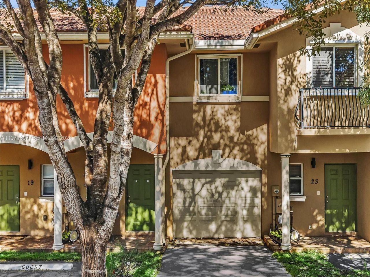 21 SE 3rd Ave , Hallandale Beach, FL 33009 Photo