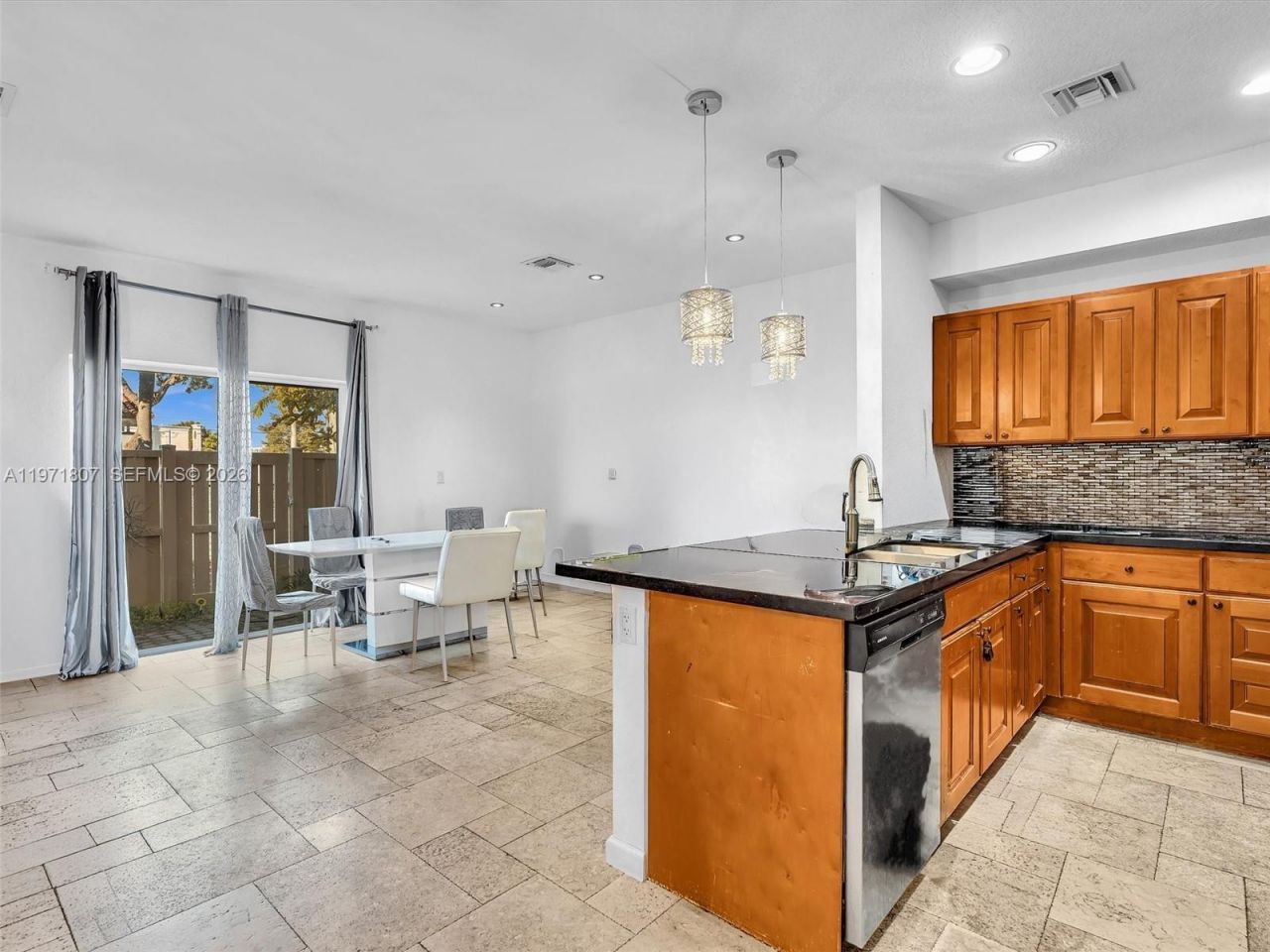 21 SE 3rd Ave , Hallandale Beach, FL 33009 Photo