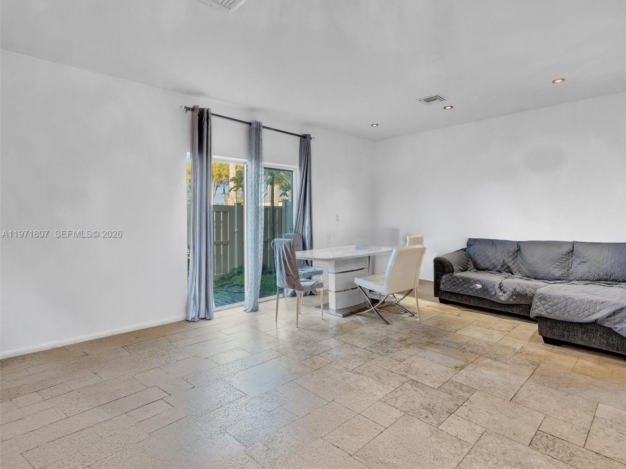 21 SE 3rd Ave , Hallandale Beach, FL 33009 Photo