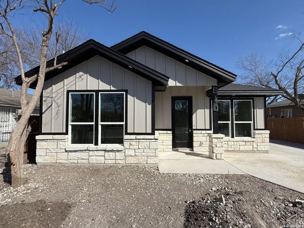 810 S San Eduardo Ave., San Antonio, TX 78228