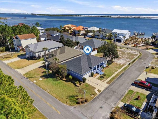 569 Radiant Cir, Mary Esther, FL 32569