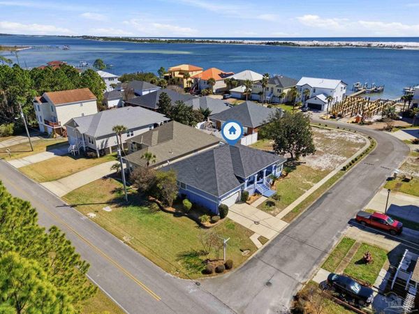 569 Radiant Cir, Mary Esther, FL 32569