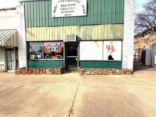 614 W Main Street , Henryetta, OK 74437