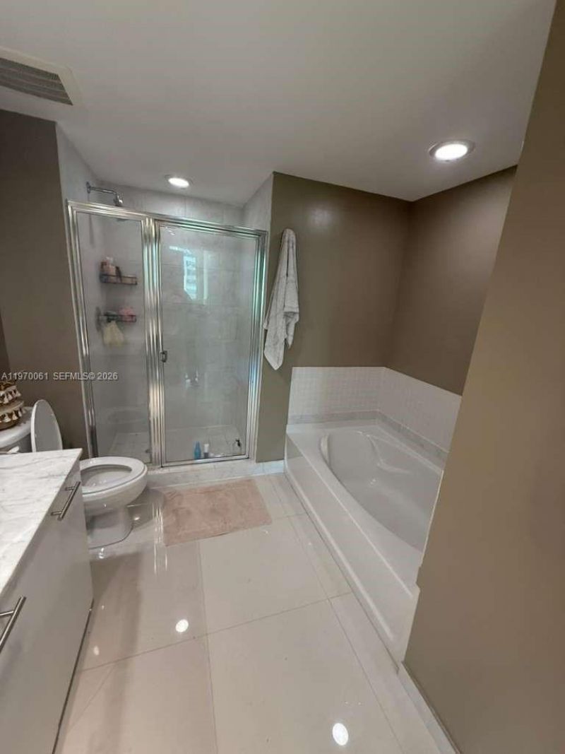 950 Brickell Bay Dr, Unit 1505, Miami, FL 33131 Photo