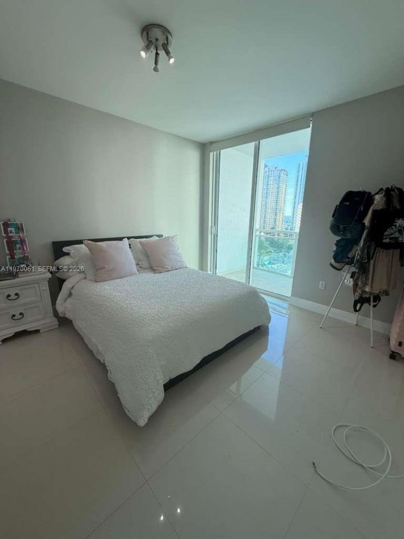 950 Brickell Bay Dr, Unit 1505, Miami, FL 33131 Photo