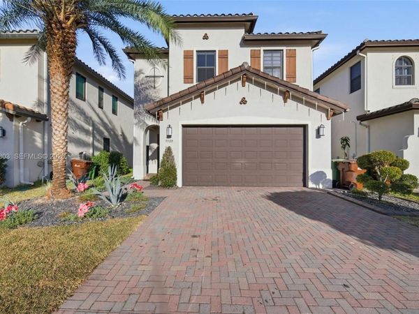 9909 W 32nd Ln , Hialeah, FL 33018