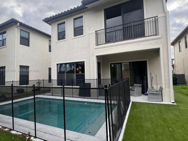 9909 W 32nd Ln , Hialeah, FL 33018