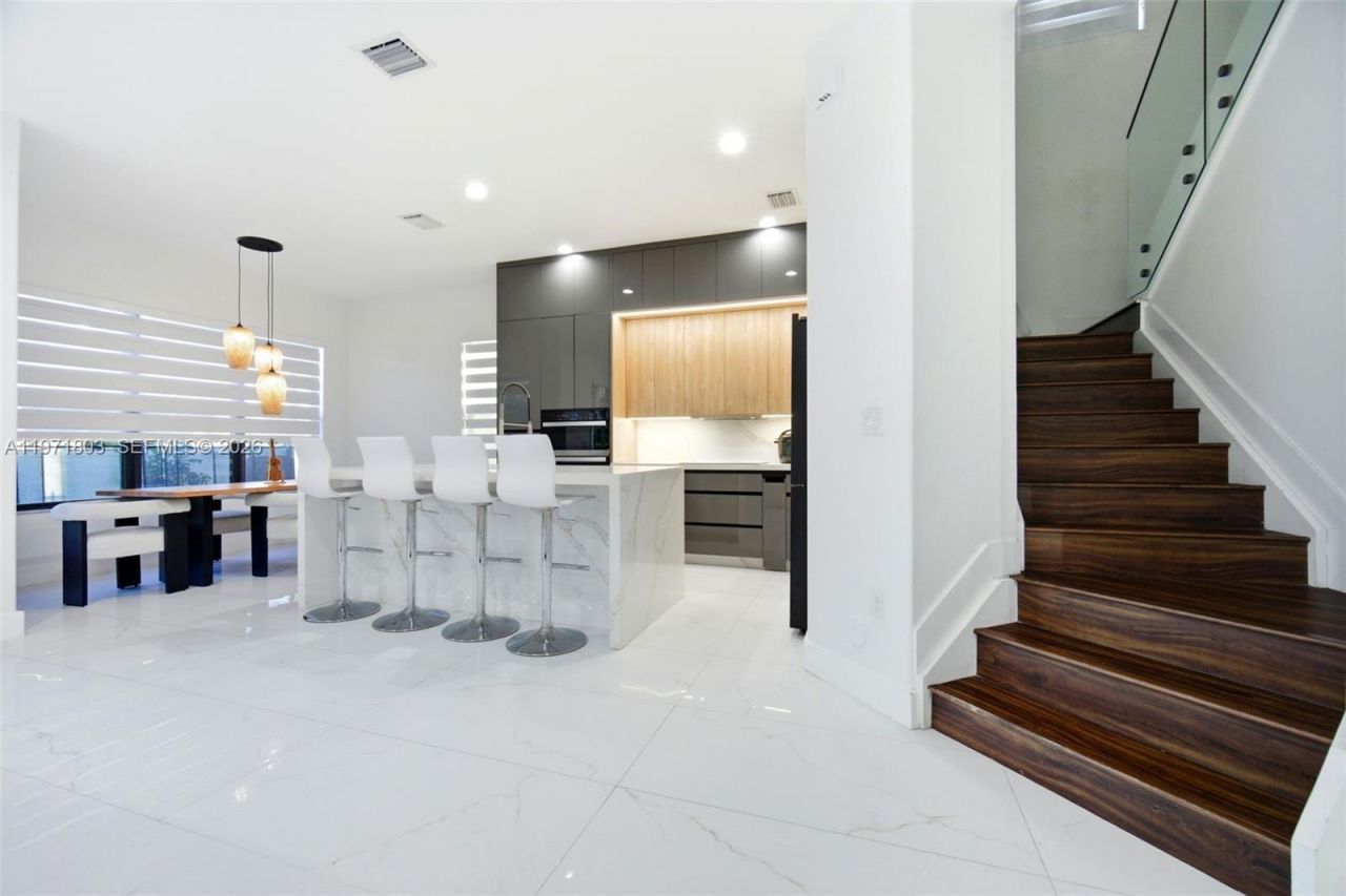 9909 W 32nd Ln , Hialeah, FL 33018 Photo