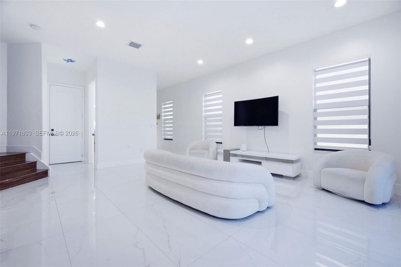 9909 W 32nd Ln , Hialeah, FL 33018 Photo