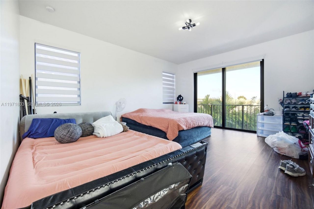 9909 W 32nd Ln , Hialeah, FL 33018 Photo