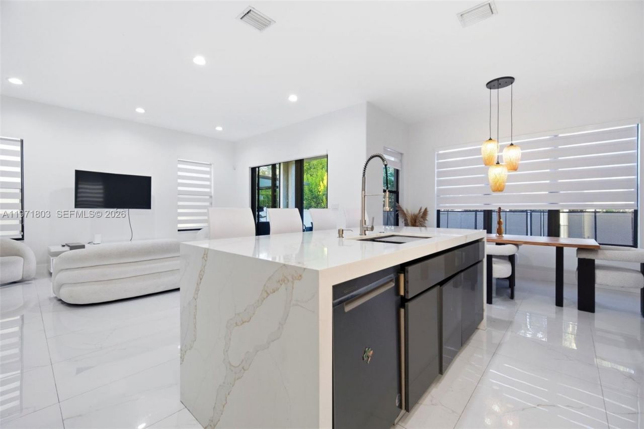 9909 W 32nd Ln , Hialeah, FL 33018 Photo